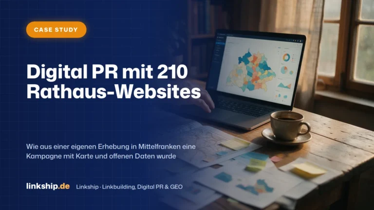 Laptop mit eingefärbter Gemeindekarte, daneben ausgedruckte Karten – Titelbild der Case Study Digital-Atlas Mittelfranken